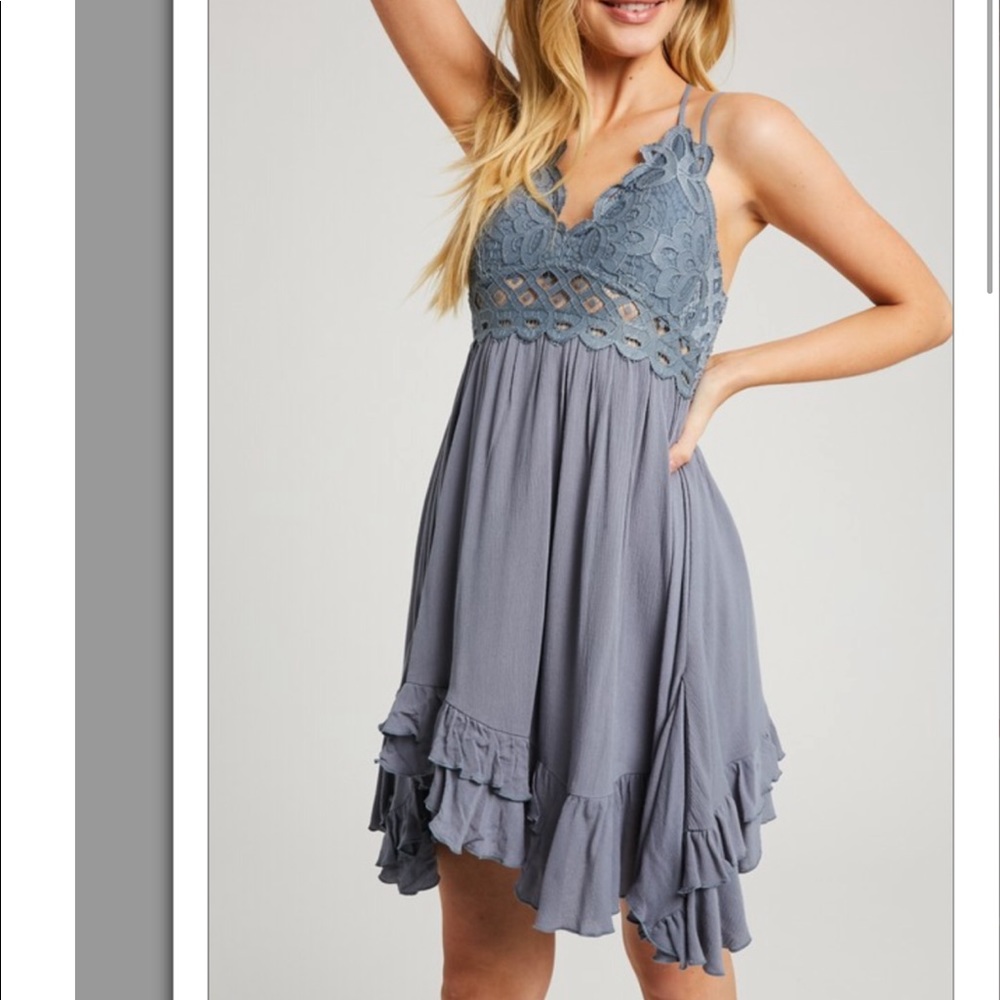 Black & Blush Scallop lace dress - Picture 5 of 8